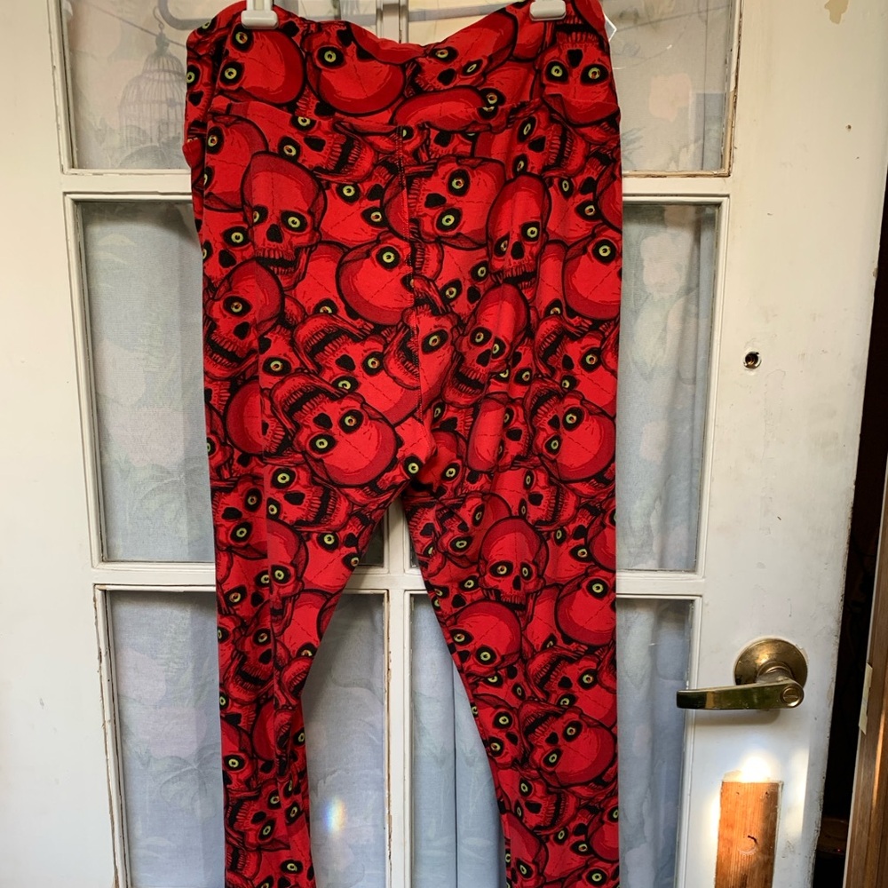 LuLaRoe Tall and Curvy Leggings, Halloween, Skulls, Polyester/Spandex.